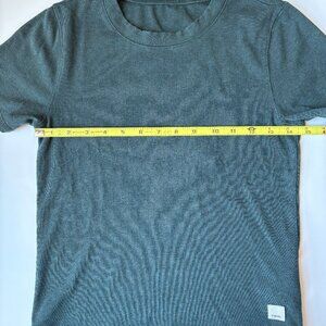 Vuori Post Fitted Tee Medium Blue Gray Ribbed Performance Top